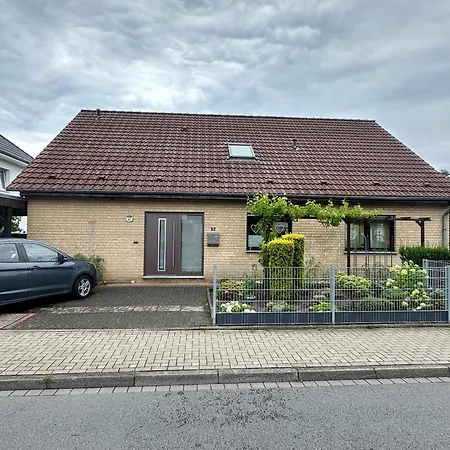Familie Oder Beruflich - 2 Schlafzimmer - 3 Betten - Geraeumig - Kueche - Gemuetlich Bad Lippspringe Exterior photo
